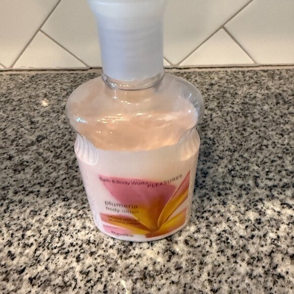 Vintage Bath & Body Works PLUMERIA Pleasures Body Lotion 8oz Retired - Picture 3 of 5